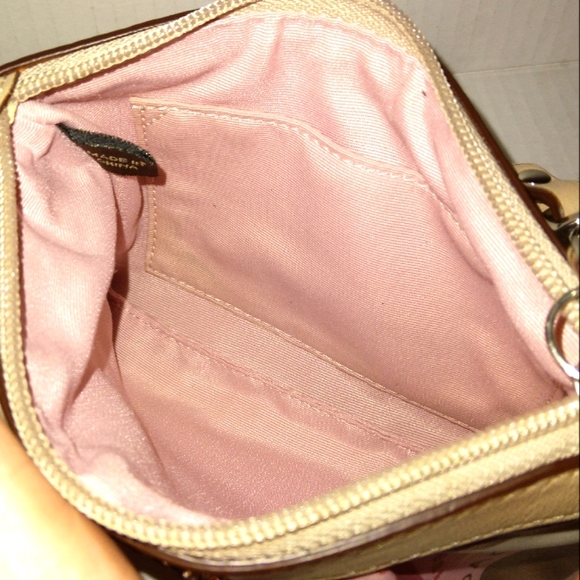 ☆Like New☆Rare COACH Soho Snaphead Pink Sateen Medium Clutch Wristlet ☆ - Picture 4 of 16
